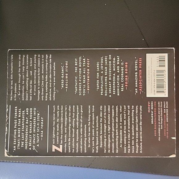 Paperback Armada by Ernest Cline - Picture 3 of 3